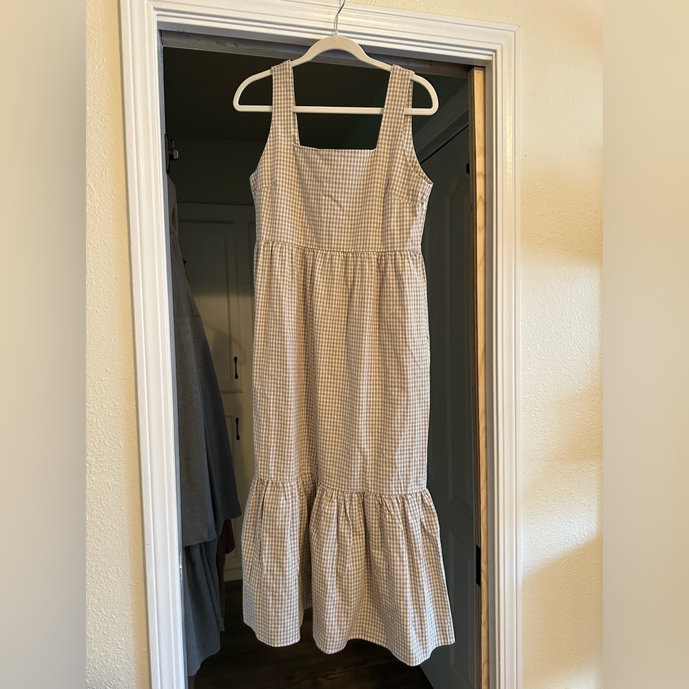 Neuflora Ramona Gingham Checkered Sleeveless Dress; Size M
100% Cotton